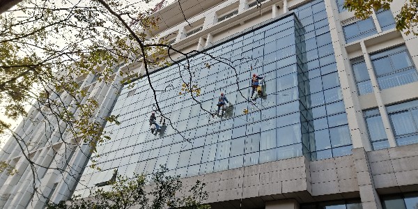 外墻清洗,我們在汗水中奮勇前行