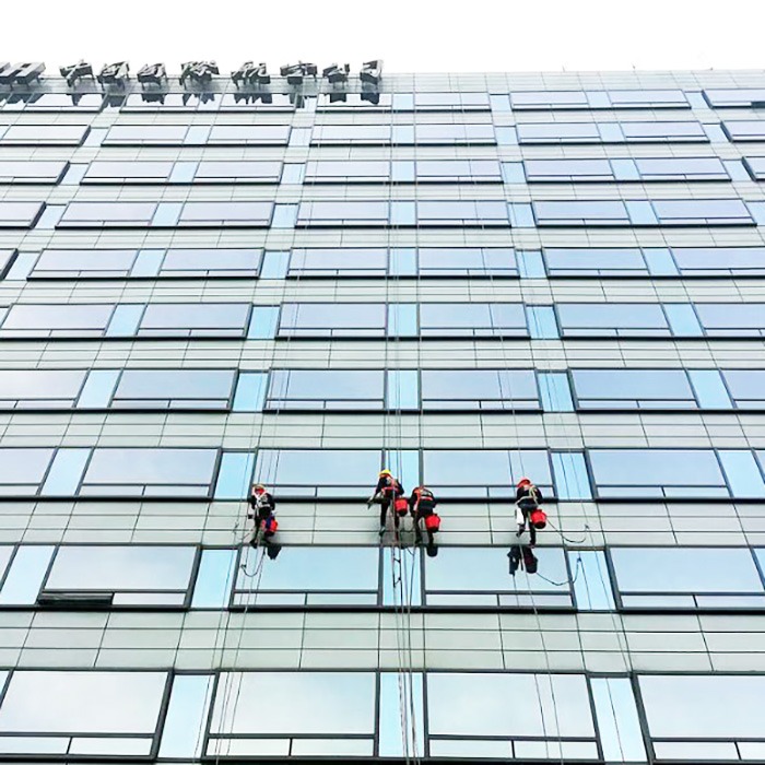 傲天鳥中航泊悅酒店外墻清洗案例