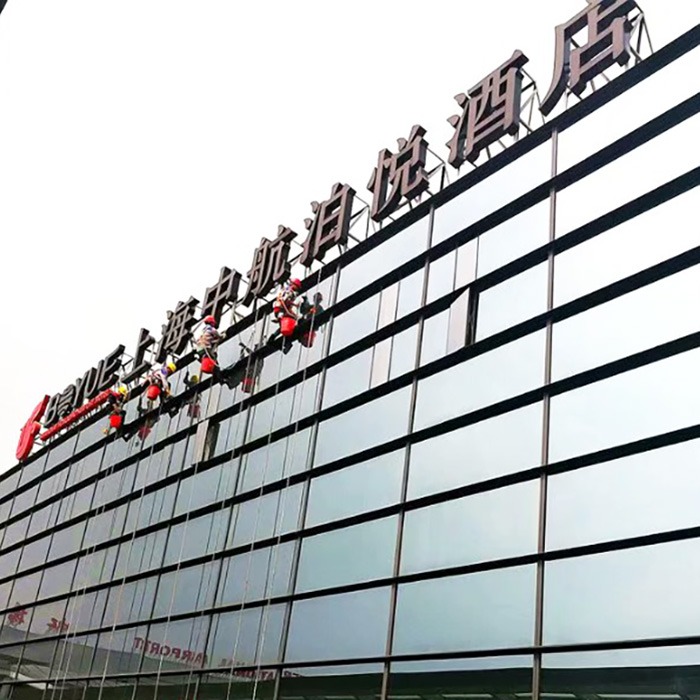 傲天鳥中航泊悅酒店外墻清洗案例