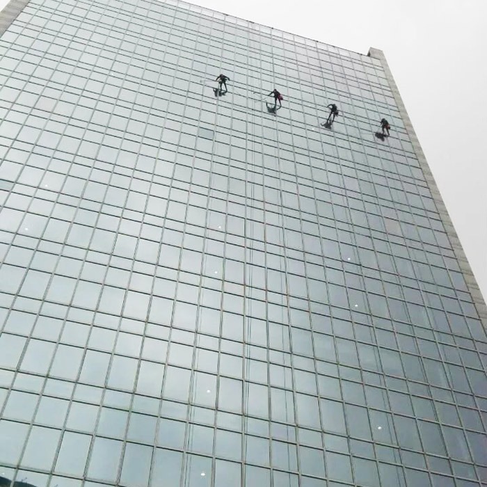 傲天鳥招商銀行大廈外墻清洗