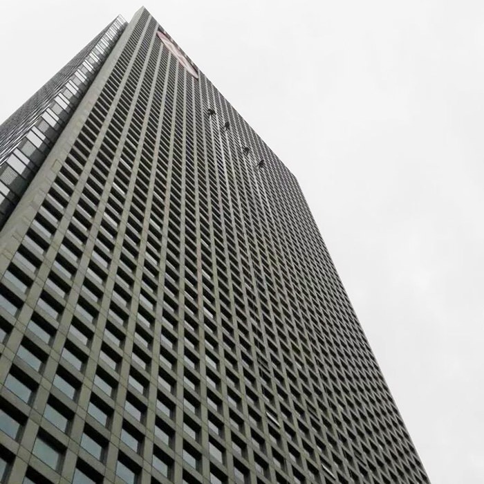 傲天鳥招商銀行大廈外墻清洗